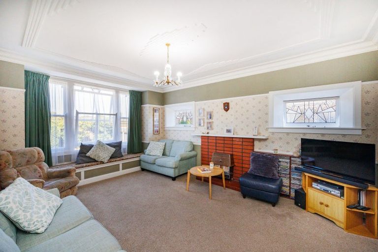 Photo of property in 11 Brightwater Terrace, Terrace End, Palmerston North, 4410