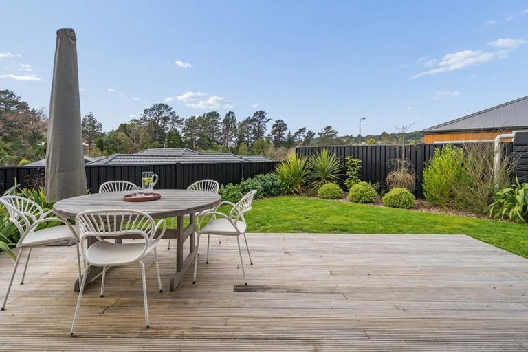 Photo of property in 15 Rewarewa Way, Timberlea, Upper Hutt, 5018