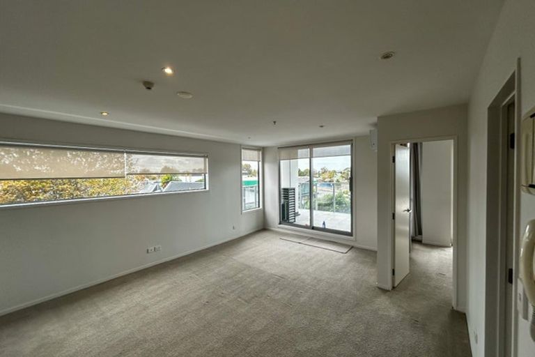 Photo of property in Bella Vista, 2d/84 Gunner Drive, Te Atatu Peninsula, Auckland, 0610