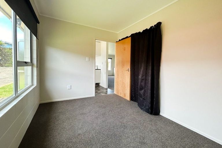 Photo of property in 2/52 Bayly Street, Waitara, 4320