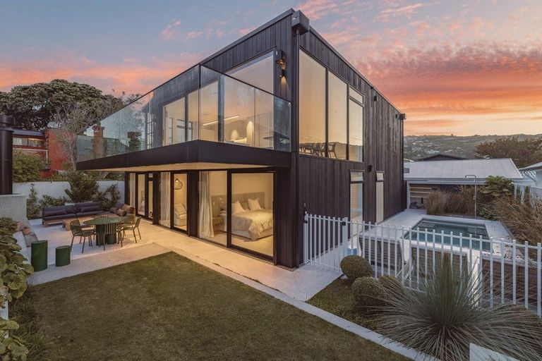 Photo of property in 8a Beachville Road, Redcliffs, Christchurch, 8081