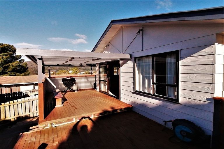 Photo of property in 3 Fenchurch Grove, Stokes Valley, Lower Hutt, 5019