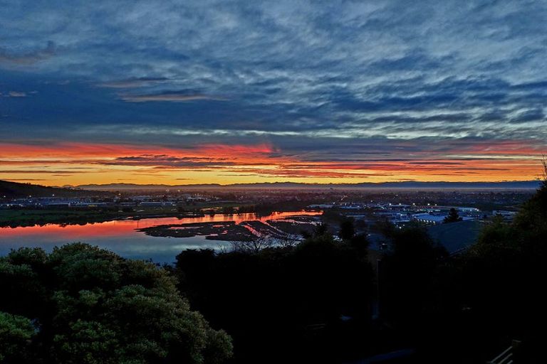 Photo of property in 10 Osmond Lane, Mount Pleasant, Christchurch, 8081