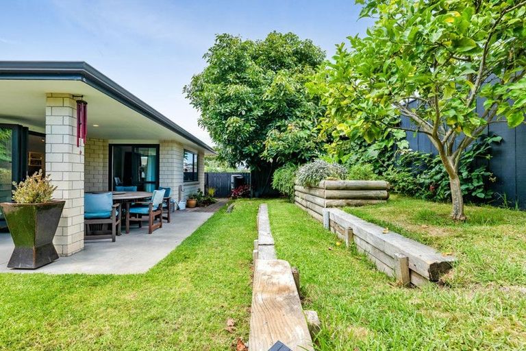 Photo of property in 28 Paynters Avenue, Strandon, New Plymouth, 4312