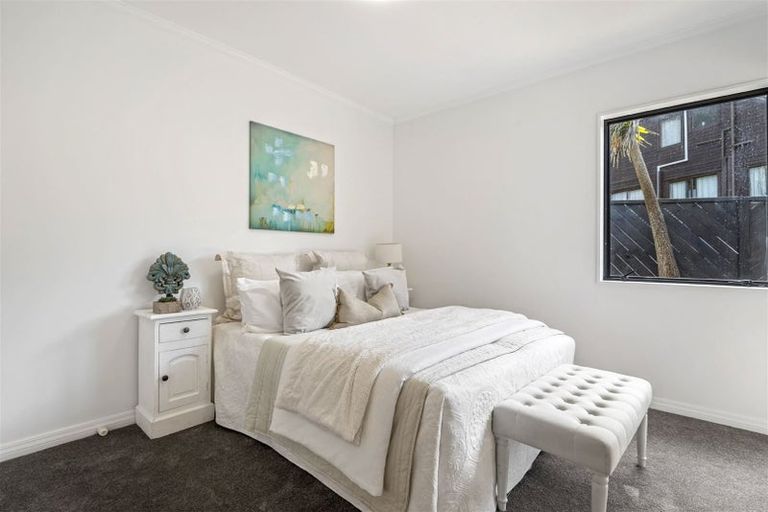Photo of property in 2 Stitchbird Close, Murrays Bay, Auckland, 0630
