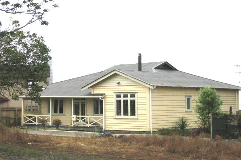 Photo of property in 23 Farquhar Road, Glendene, Auckland, 0602