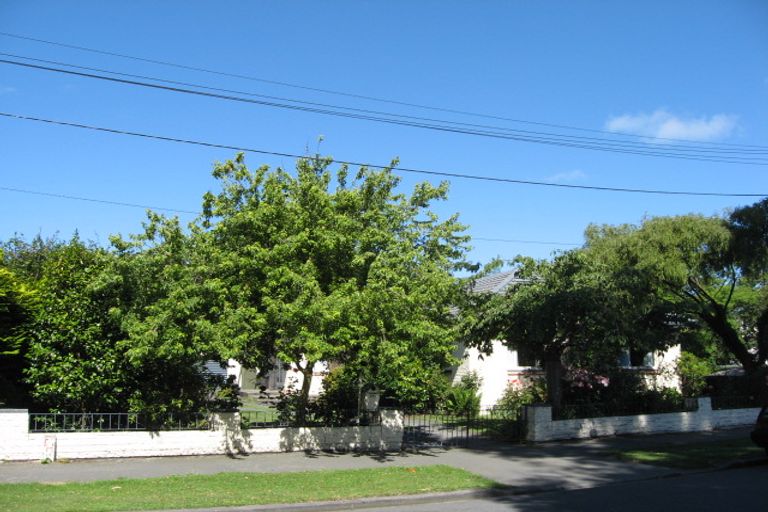Photo of property in 271 Fifield Terrace, Opawa, Christchurch, 8023