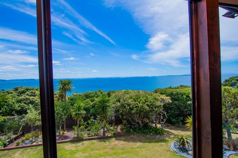 Photo of property in 60 Pacific Parade, Army Bay, Whangaparaoa, 0930