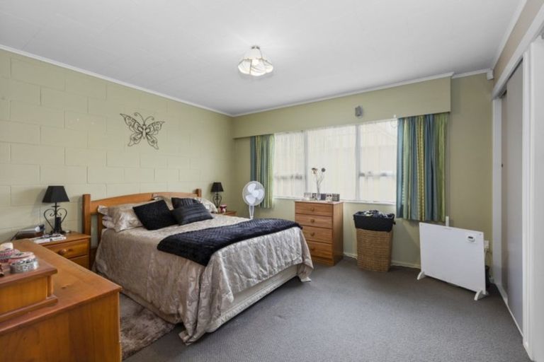 Photo of property in 50b Whites Line West, Woburn, Lower Hutt, 5010