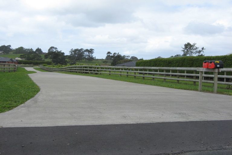 Photo of property in 32b Koraha Road, Kumeu, 0892