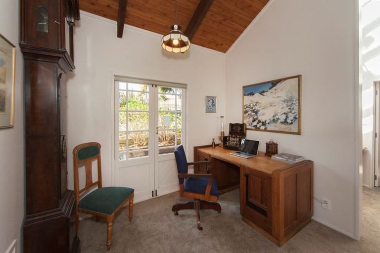 Photo of property in 132 Carlisle Road, Northcross, Auckland, 0632