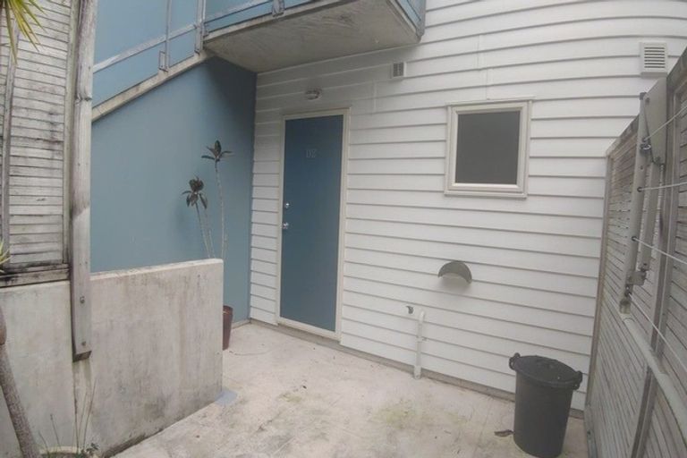 Photo of property in 2d/20 Ian Marwick Place, Birkenhead, Auckland, 0626