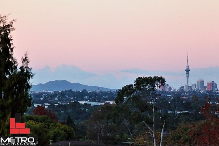 Photo of property in 20 Longbill Place, Glendene, Auckland, 0602