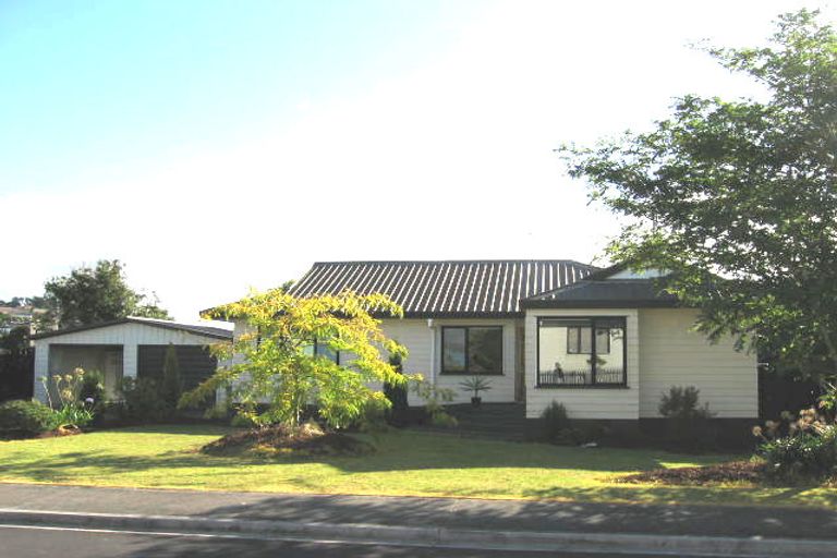 Photo of property in 10 Wren Place, Unsworth Heights, Auckland, 0632