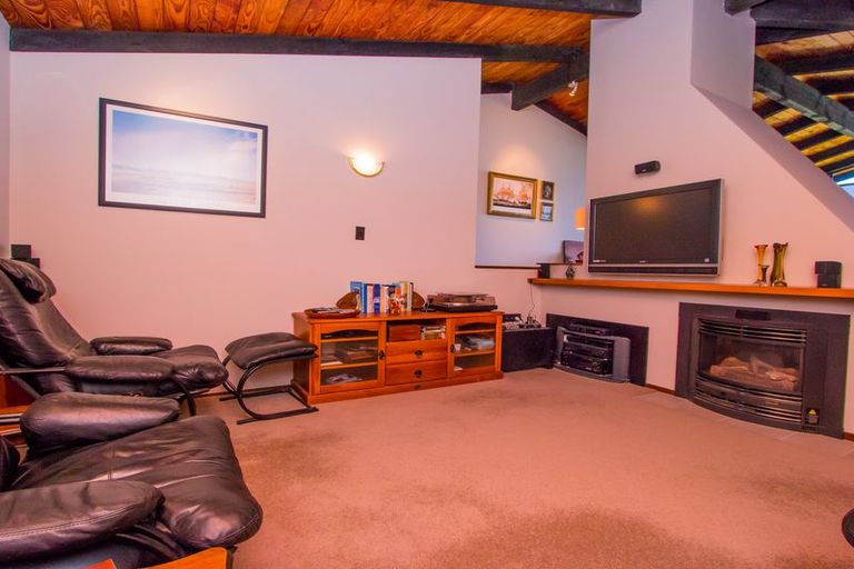 Photo of property in 60 Pacific Parade, Army Bay, Whangaparaoa, 0930