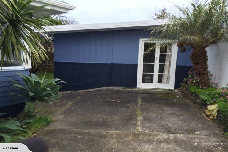 Photo of property in 45 Glen Marine Parade, Glendene, Auckland, 0602