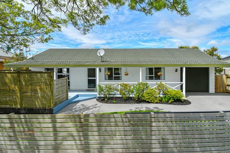Photo of property in 6 Lorelei Place, Opaheke, Papakura, 2113