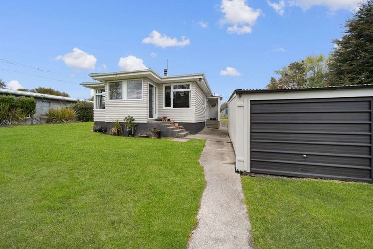 Photo of property in 10 Main Road, Owaka, 9535