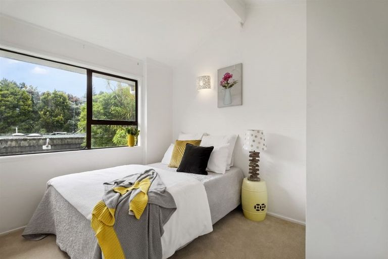 Photo of property in 1/4 Braund Place, Glenfield, Auckland, 0629