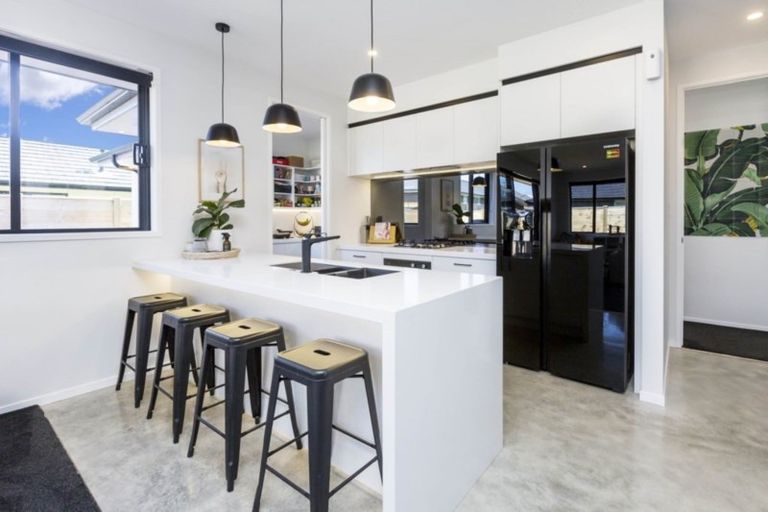 Photo of property in 17 Hopkirk Avenue, Wallaceville, Upper Hutt, 5018