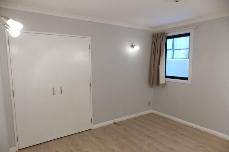 Photo of property in Endeavour Apartments, 23/125 Thorndon Quay, Pipitea, Wellington, 6011