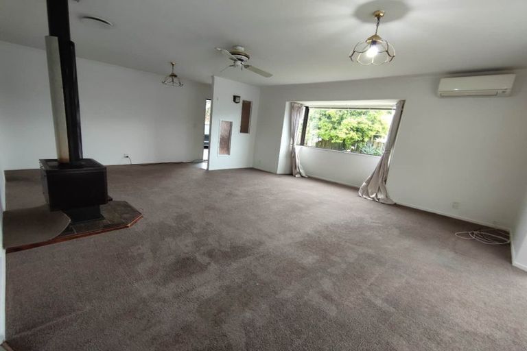 Photo of property in 1/74 Godley Road, Green Bay, Auckland, 0604