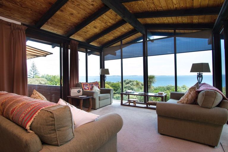 Photo of property in 60 Pacific Parade, Army Bay, Whangaparaoa, 0930