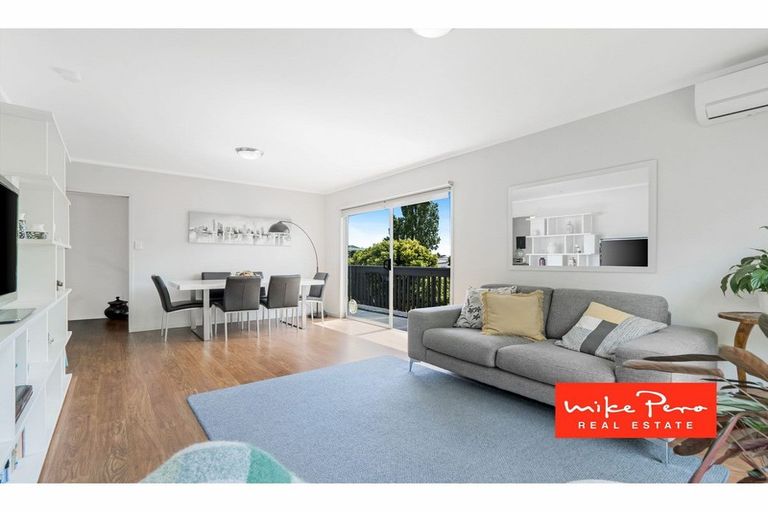Photo of property in 9 Armstrong Place, New Lynn, Auckland, 0600