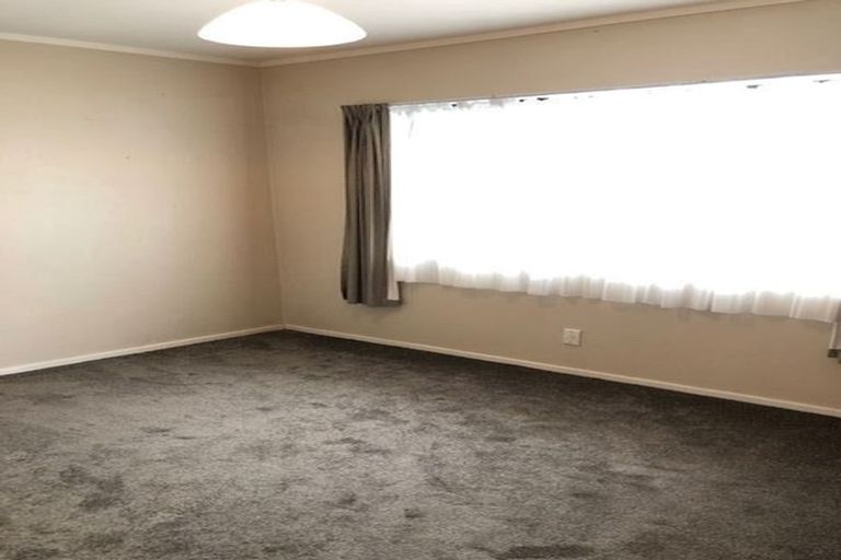 Photo of property in 32 Sunnyview Avenue, Shelly Park, Auckland, 2014