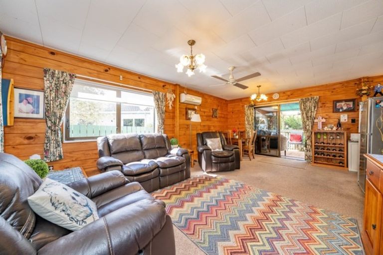 Photo of property in 6 Edmund Lomas Grove, Birchville, Upper Hutt, 5018