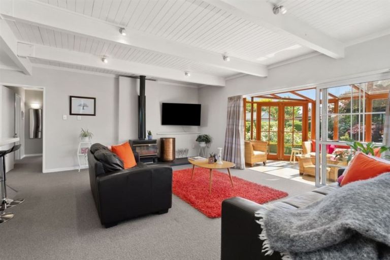 Photo of property in 39 Crofton Road, Harewood, Christchurch, 8051