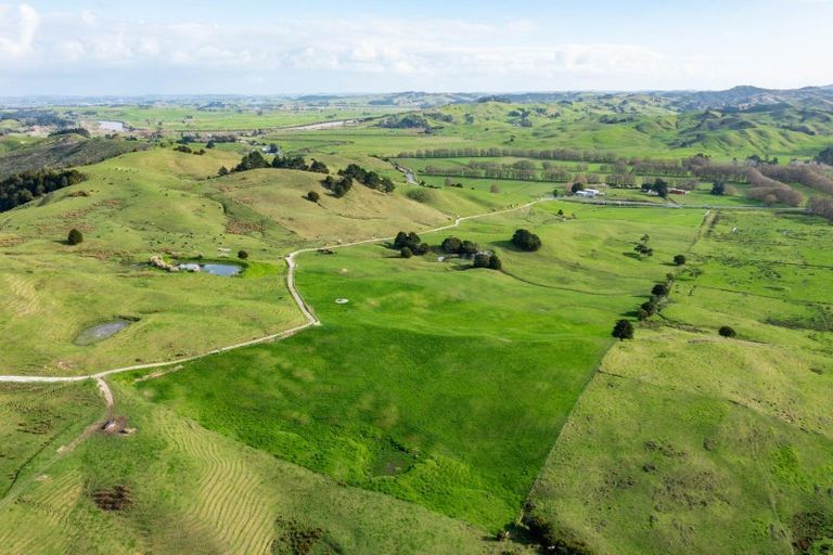 Photo of property in 184 Tangowahine Valley Road, Tangowahine, 0372