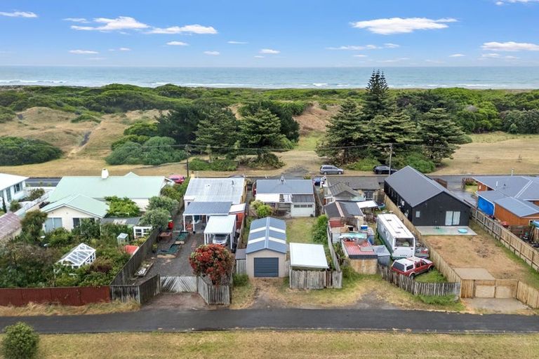 Photo of property in 5 Seafront Road, Castlecliff, Whanganui, 4501