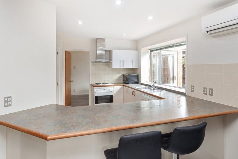 Photo of property in 94 Memorial Avenue, Ilam, Christchurch, 8053