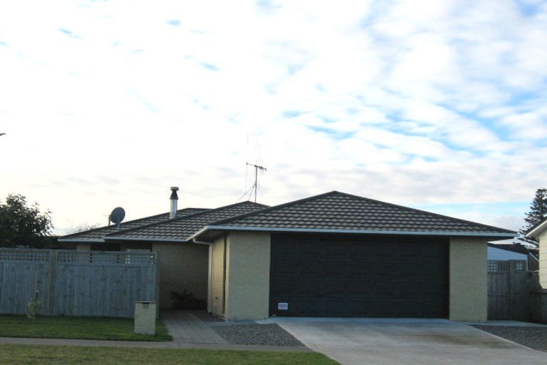 Photo of property in 22 Karaka Street, Otaki Beach, Otaki, 5512