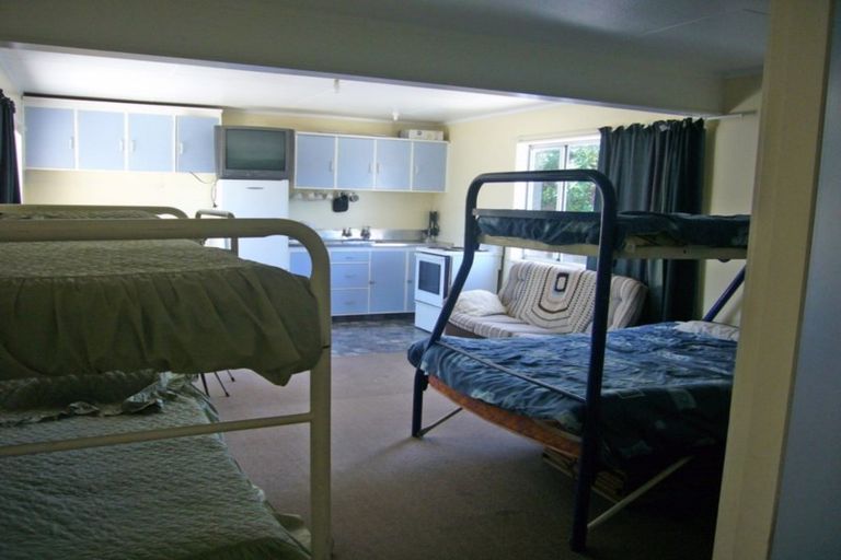 Photo of property in 65 Seaview Road, Cable Bay, 0420