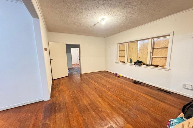 Photo of property in 26 Captain Scott Road, Glen Eden, Auckland, 0602