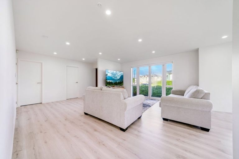 Photo of property in 10 Kauri Heart Avenue, Takanini, 2112