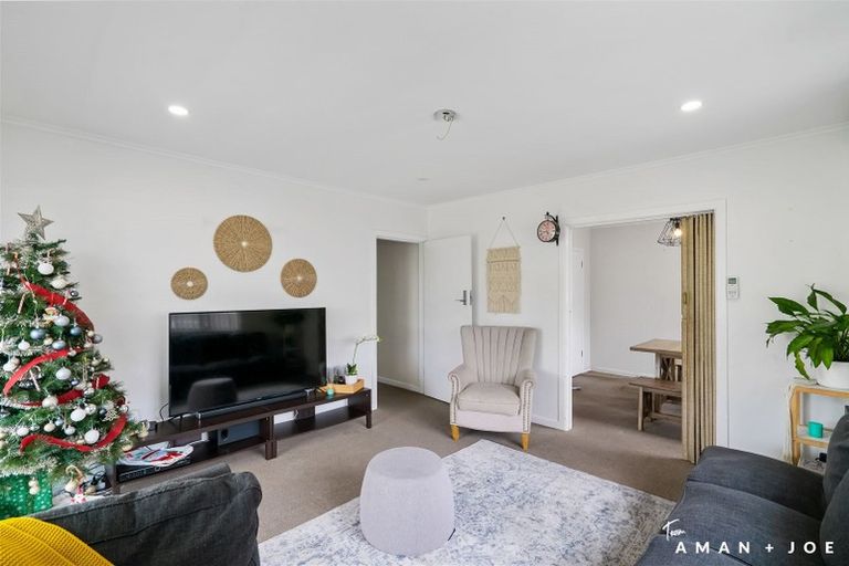 Photo of property in 22 Netherlands Avenue, Kelston, Auckland, 0602