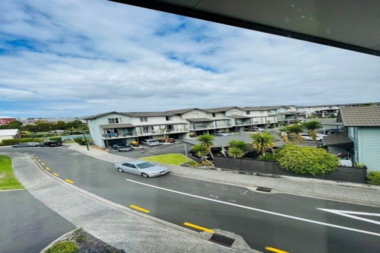 Photo of property in 3/23 Opito Way, East Tamaki, Auckland, 2013