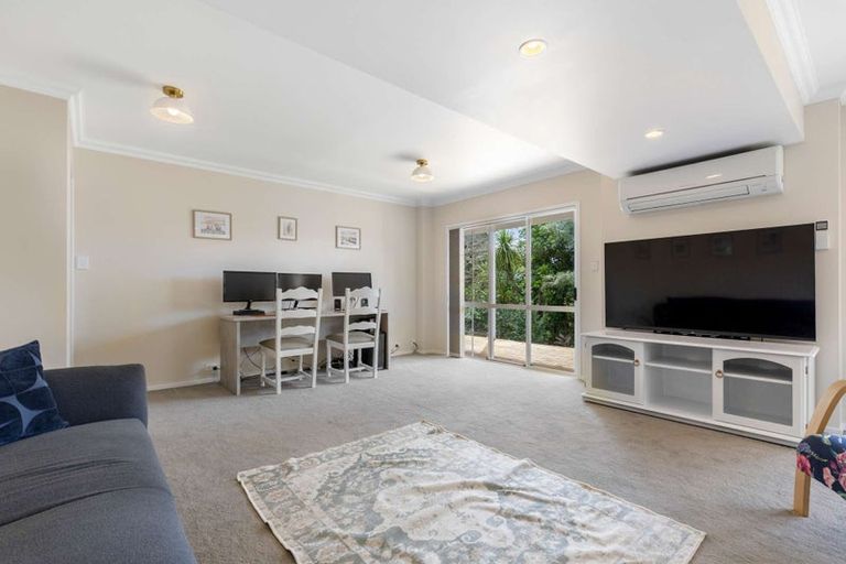 Photo of property in 3 Laingrange Place, Laingholm, Auckland, 0604