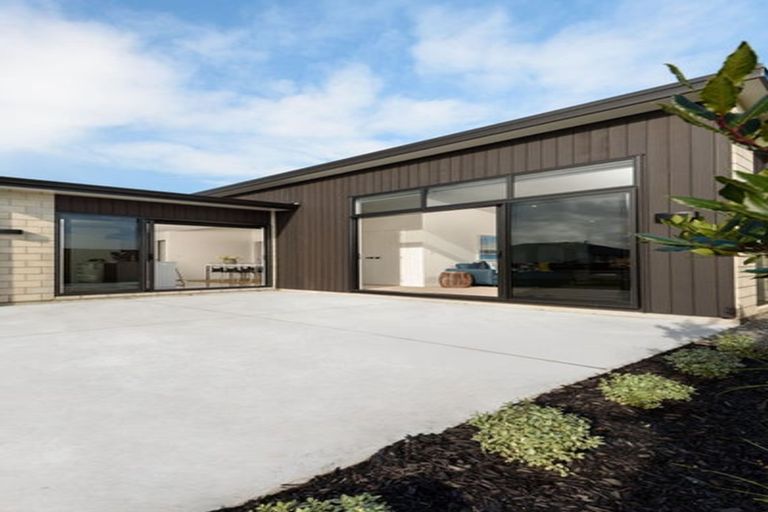 Photo of property in 2 Franks Way, Papamoa Beach, Papamoa, 3118