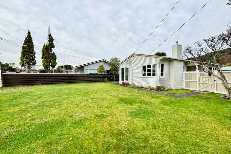 Photo of property in 1 Russell Street, Waterloo, Lower Hutt, 5011