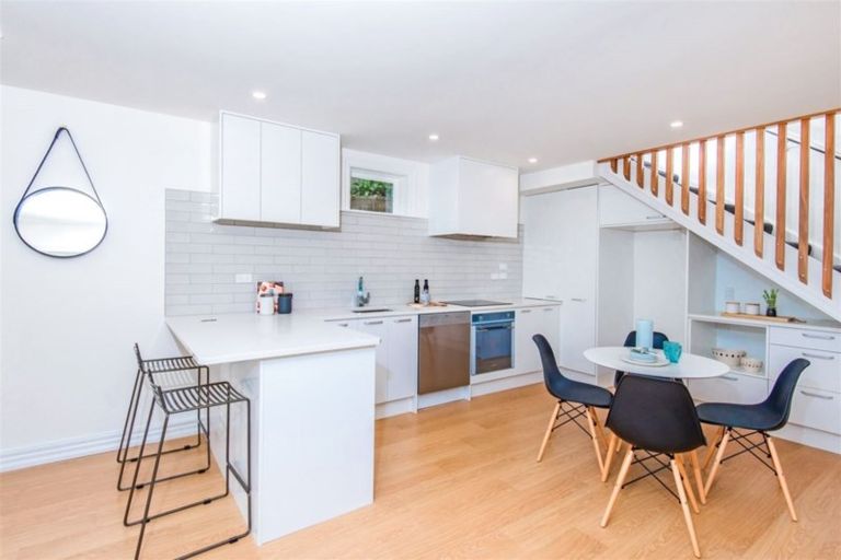 Photo of property in 27 Princess Terrace, Newtown, Wellington, 6021