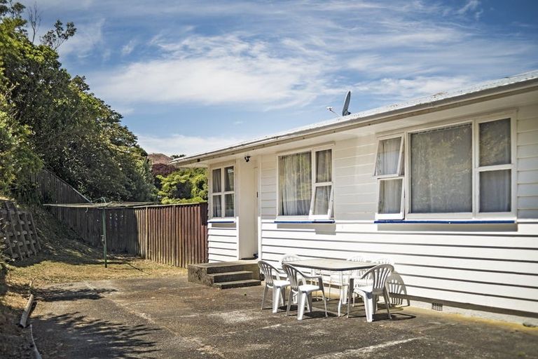 Photo of property in 20 Redwood Avenue, Tawa, Wellington, 5028