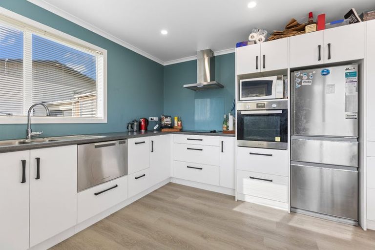 Photo of property in 82 Pioneer Road, Moturoa, New Plymouth, 4310