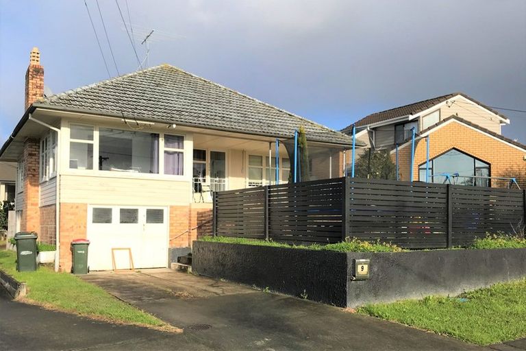 Photo of property in 9 Covil Avenue, Te Atatu South, Auckland, 0610
