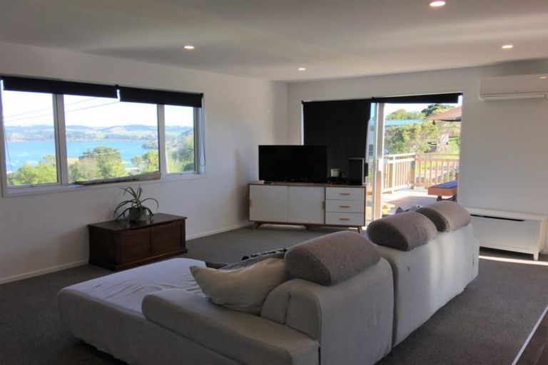 Photo of property in 32 Oxford Street, Whakapirau, Maungaturoto, 0583