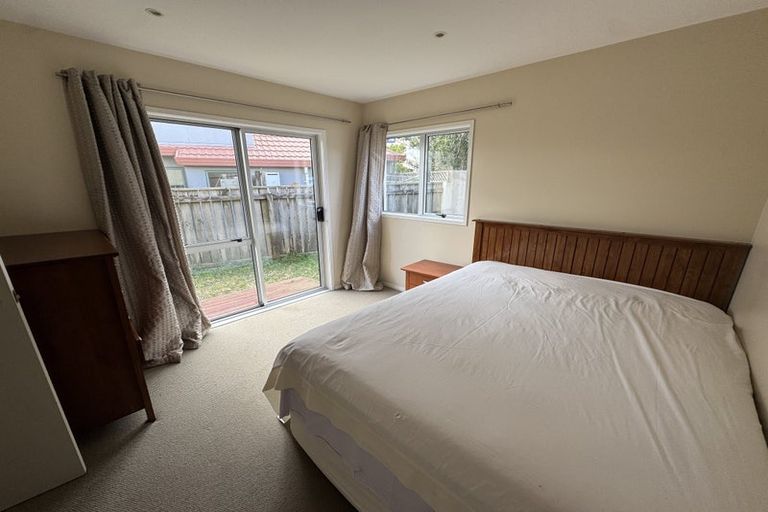 Photo of property in 14 Forbes Lane, Newlands, Wellington, 6037