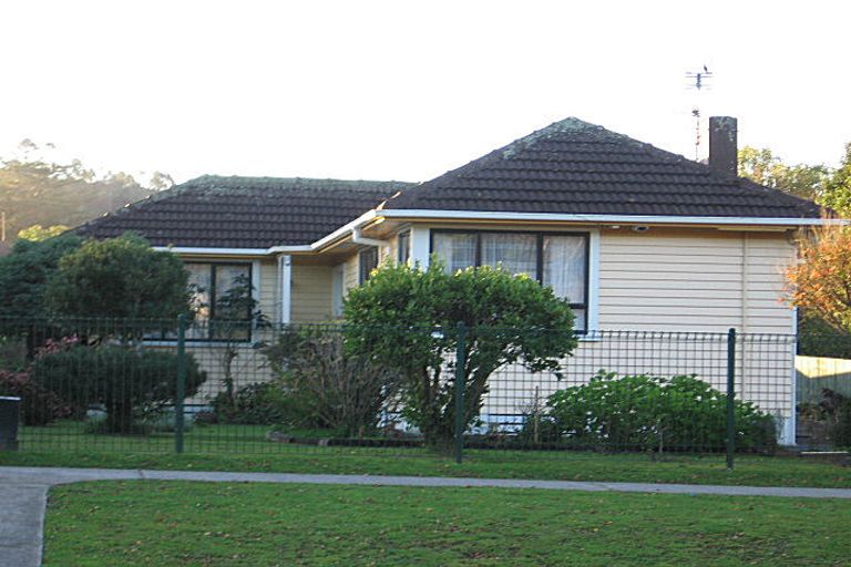 Photo of property in 683 Swanson Road, Swanson, Auckland, 0612